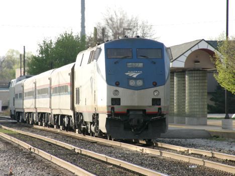 Amtrak 427 is eastbound at Battle Creek.  2006 [Dale Berry photo]
